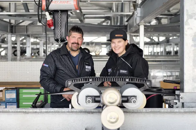 Die Ötztalerin freut sich über den Austausch mit ihren erfahrenen Kollegen.  | Foto:  Bergbahnen Sölden/Nösig