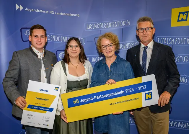 Leitzersdorf: Foto (v.l.n.r.): JGR Simon Trabauer, JGR Vanessa Hober, Jugend-Landesrätin Christiane Teschl-Hofmeister, VBGM Erich Westermeier | Foto: NLK Burchhart