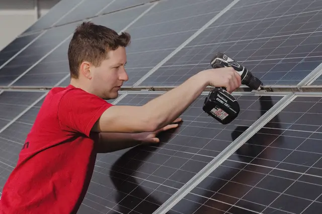 Photovoltaik-Module werden immer günstiger und amortisieren sich aufgrund steigender Strompreise auch früher. | Foto: DieNeuen