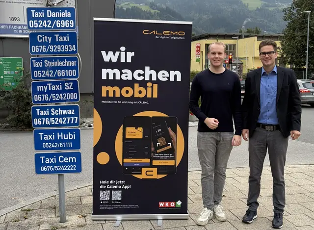 Ersatzgemeinderäte werben für CALEMO: Simon Oberreiter l. (Wir für Schwaz) und Markus Schlosser (Team Linter). | Foto: Foto: Privat