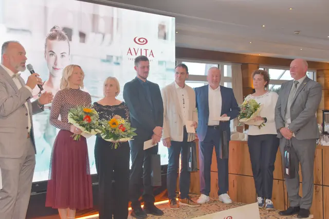 Einige langjährige Mitarbeiterinnen und Mitarbeiter wurden geehrt. | Foto: Michael Strini