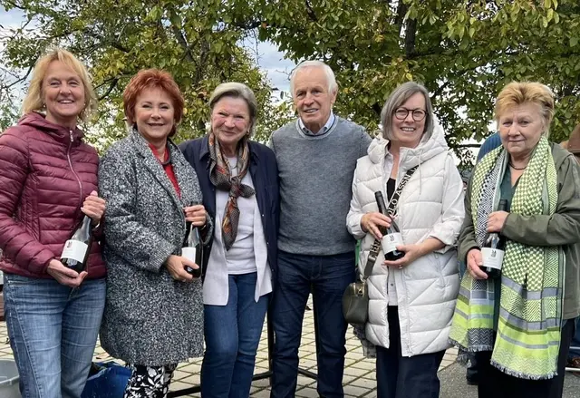 Holten sich beim Sturm- und Kastanien-Turnier in Fürstenfeld ex aequo den Sieg: Elisabeth Walkenhofer und Gerti Wagner, BC Fürstenfeld, rechts, sowie Silvia Böss und Kornelia Kamper, BC Kapfenberg, links, mit Ehren-Präsidentin Marlies Höllerl und BC Fürstenfeld-Vorstandsmitglied Sepp Hartinger | Foto: Gudrun Stranzl
