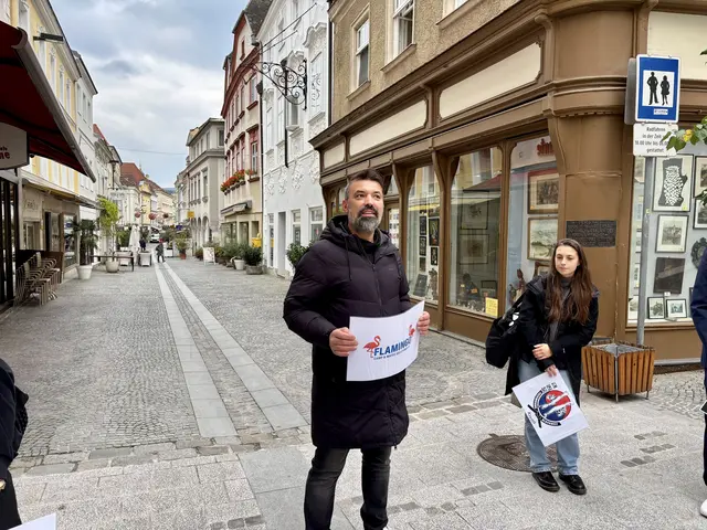 Sükrü Senkal bietet in der Dinstlstraße gleich zwei Geschäftsideen an. | Foto: Simone Göls