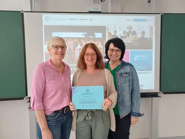 vlnr: Karin Swatschina, Angelika Rusznak, Michaela Seidl
 | Foto: Mittelschule Hohenau an der March