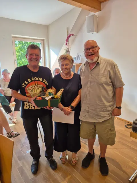 Reinhard Petz und Simon Krajny mit der Mitorganisatorin Elisabeth Walkenhofer beim ersten offenen Turnier im September | Foto: Bridge Club Fürstenfeld