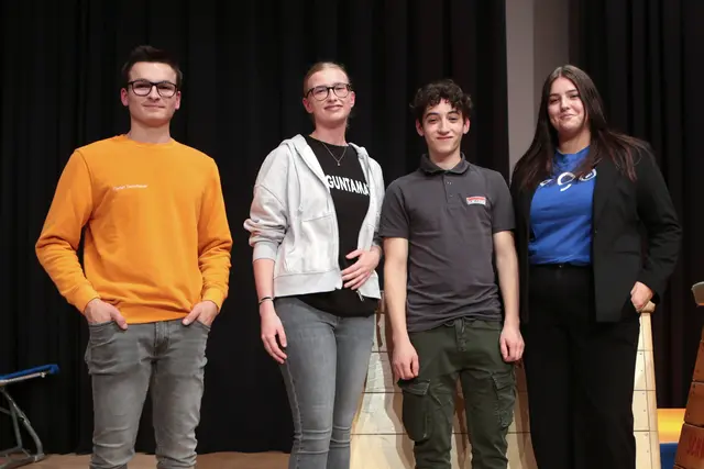 Bei der Talkrunde der jungen Fachkräfte gaben die Nachwuchstalente Einblick in ihren beruflichen Werdegang.   | Foto: Andreas Maringer