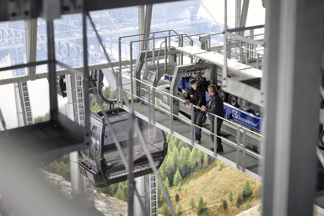 Neben der Lehrlingsausbildung eröffnen die Bergbahnen Sölden interessierten Frauen auch die Möglichkeit, eine Zusatzausbildung als Maschinistin zu machen.