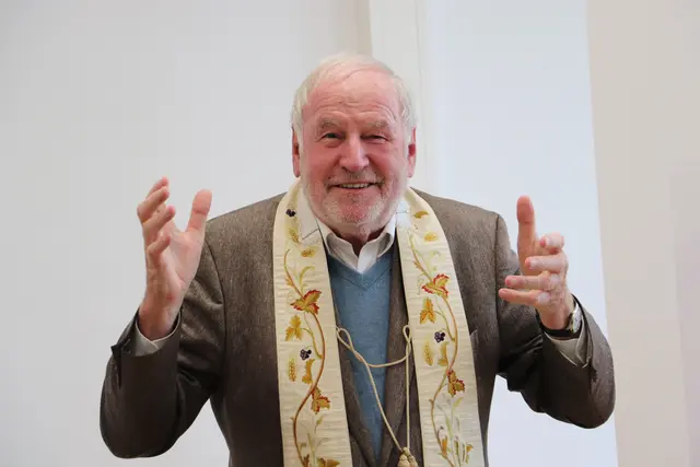 Pfarrer Josef Wilfing segnete Räume, Hilfswerk-Mitarbeiter und Besucher | Foto: Edith Ertl