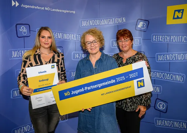 Großmugl: Foto (v.l.n.r.): JGR Julia Welleba, Jugend-Landesrätin Christiane Teschl-Hofmeister, GR Gabriele Stangl | Foto: NLK Burchhart