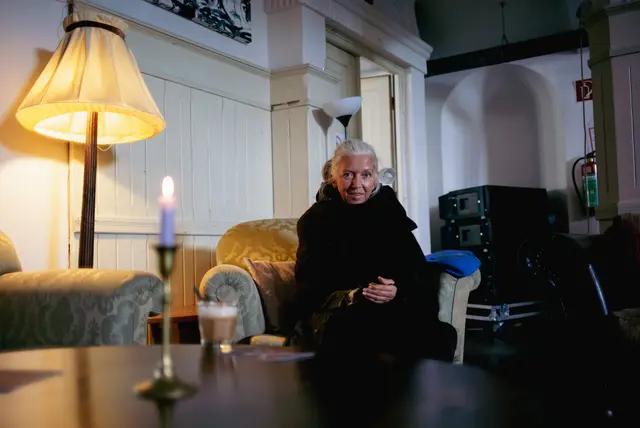 Bea von Schrader im Veranstaltungssaal des Kunsthauses Urhof20. | Foto: Santrucek