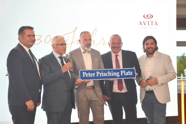 Peter Prisching Platz: Bürgermeister Stefan Laimer, Ewald Tölly, Peter Prisching, Herbert Treiber, Bürgermeister Hans Unger | Foto: Michael Strini