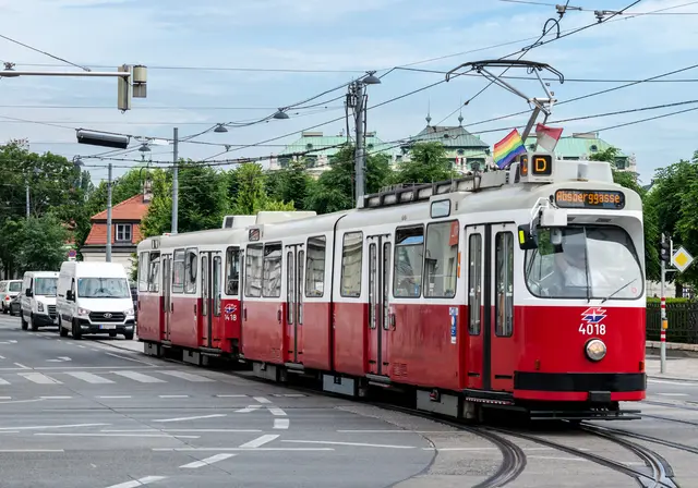 Die Linie D mit Regenbogenfahnen beim Quartier Belvedere. (Archiv) | Foto: Wiener Linien/Manfred Helmer