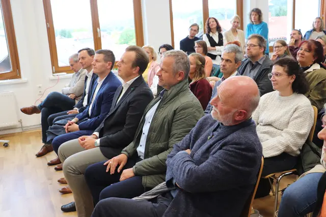 1 .R.v.r.: Hilfswerk Steiermark-GF Gerald Mussnig, Bgm. Robert Tulnik/Fernitz-Mellach, LR Karlheinz Kornhäusl, Bgm. Patrick Dorner/Hausmannstätten, NAbg. Ernst Gödl, Hausmannstättens Vzbgm. Robert Molidor (dahinter Kalsdorfs Vzbgm. Sabine Jakuzig) | Foto: Edith Ertl