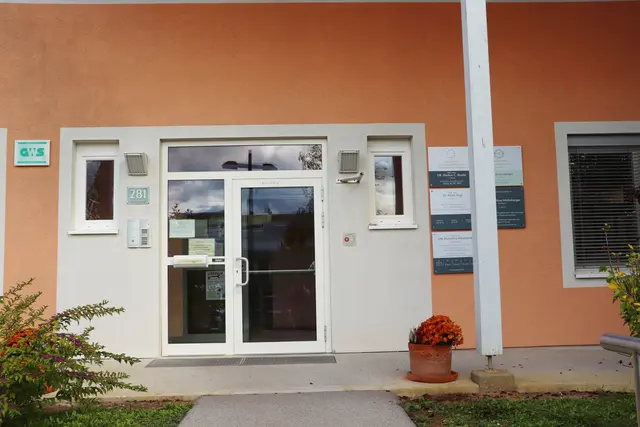 Das Ärztehaus in Hitzendorf (neben der Apotheke) bekam mit der Ordination von Dr. Peter Jörgl Zuwachs.  | Foto: Edith Ertl