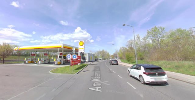In der Nacht auf Mittwoch haben mehrere unbekannte Täter bewaffnet eine Tankstelle in der Donaustadt ausgeraubt. (Archiv) | Foto: Screenshot Google Maps