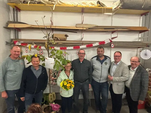 Halmer Gerhard, Altbürgermeister Benedikt Wolfgang, Nöbauer Michaela (Ehegattin), Jubilar EHBI Nöbauer Johann, UAKDT HBI Nendwich Leopold,  Bürgermeister Aigner Franz, Altbürgermeister Benedikt Johann | Foto: Marktgemeinde Kirchberg am Wagram