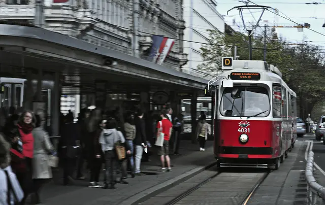 Straßenbahn der Linie D im Bereich Schottentor/Universität. (Archiv) | Foto: Wiener Linien/Johannes Zinner