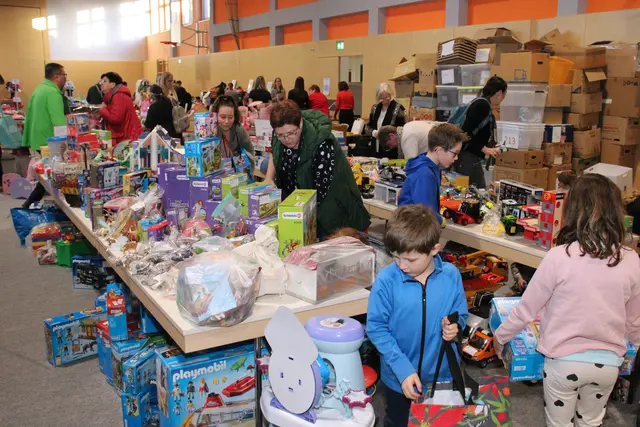 Kinder und Erwachsenen lieben den Second Hand-Basar in Mooskirchen. | Foto: Gößler