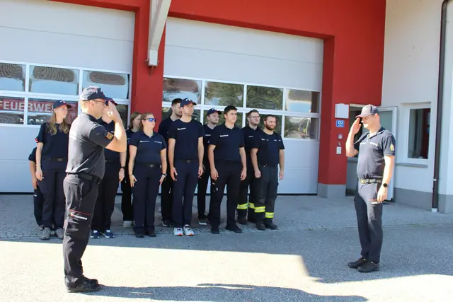 Der erfolgreich abgelegte 5,5-Tonnen-Führerschein ermöglicht es den Florianis nun, mit einem regulären Pkw-Führerschein Klasse B auch kleinere Lastkraftwagen bis zu einem maximalen Gesamtgewicht von 5,5 Tonnen zu lenken.  | Foto: BFKDO Schärding