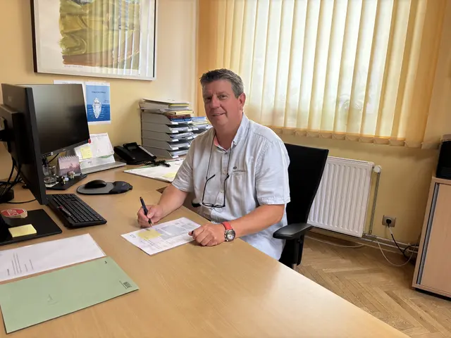 Bürgermeister Günter Kernle beschreibt sich selbst als bürgernahe und freundlich.  | Foto: MeinBezirk/Katja Pagitz