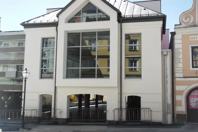 Damals-Foto vom 22. April 2019. Der Zubau ist fertig, die Parkgarage noch nicht ganz. | Foto: B. Hofmann