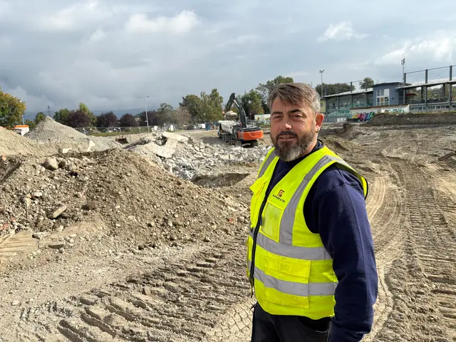 Gottfried Hepperger aus Axams ist Vorarbeiter bei der Fa. Plattner und Experte für Abrissarbeiten. | Foto: Hassl