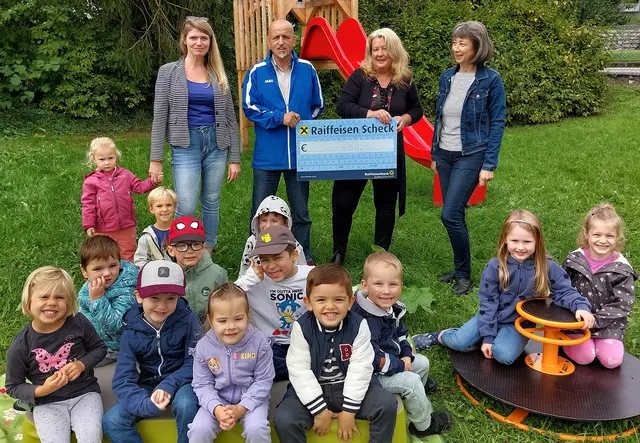 MFG-Vertreter beim besuch im Kindergarten. | Foto: MFG