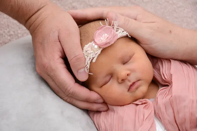 Name: Rosalie Luna
Geburtsdatum: 22.09.2025
Gewicht: 3.490 g
Größe: 50 cm
Eltern: Birgit und Mario Gruber aus Knittelfeld | Foto: Babysmile
