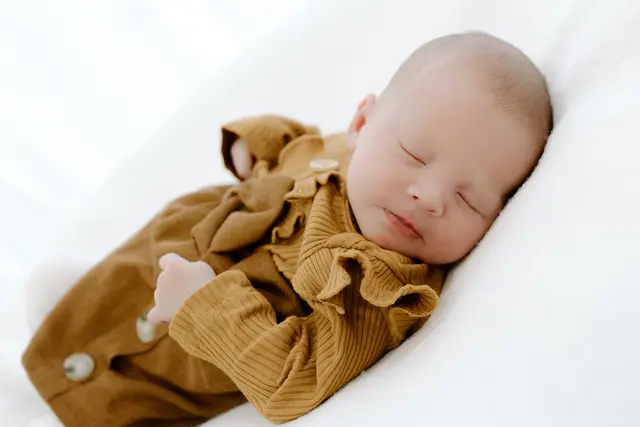 Name: Alina
Geburtsdatum: 09.08.2025
Gewicht: 3.310 g
Größe: 51 cm
Eltern: Melanie Rauch und Matthias Hadler aus Petersdorf | Foto: Carina Ramsauer Photographie 