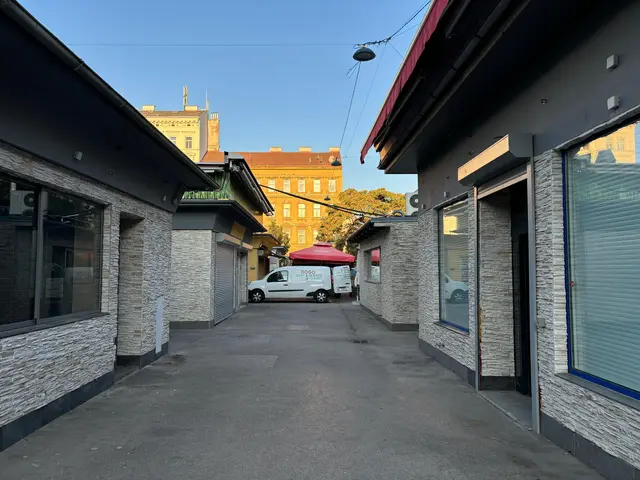 Unter anderem diese vier Stände des Unternehmers waren immer wieder Schauplatz für Verfehlungen.  | Foto: Nathanael Peterlini/MeinBezirk