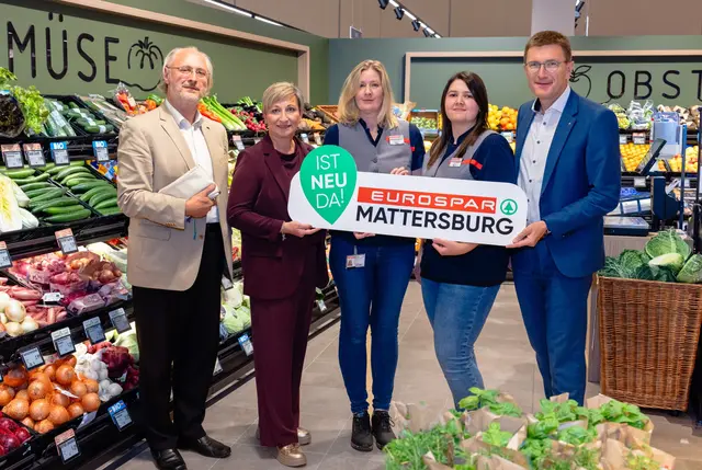 Pfarrer Werner Riegler, Bürgermeisterin Claudia Schlager, Marktleiterin-Stellvertreterin Manuela Heimerl, Marktleiterin Ines Moors und Spar-Geschäftsführer Alois Huber. | Foto: Spar / Brunnbauer