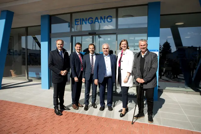 Wirtschafts-Landesrat Dr. Leonhard Schneemann, Matthias Ebner, Thomas Ebner, Unternehmensgründer Kommerzialrat Michael Leier, Staatssekretärin Barbara Eibinger-Miedl und Norbert Hofer. | Foto: Landesmedienservice Burgenland