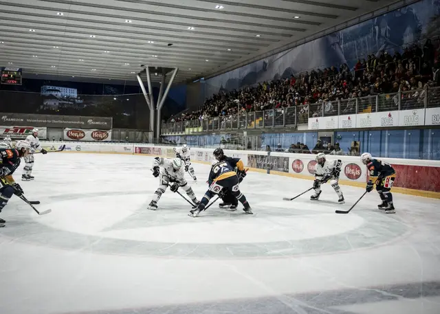 Morgen Samstag, 4. Oktober 17:30, fällt das Eröffnungsbully in der Kufstein Arena. | Foto: Alex Gretter