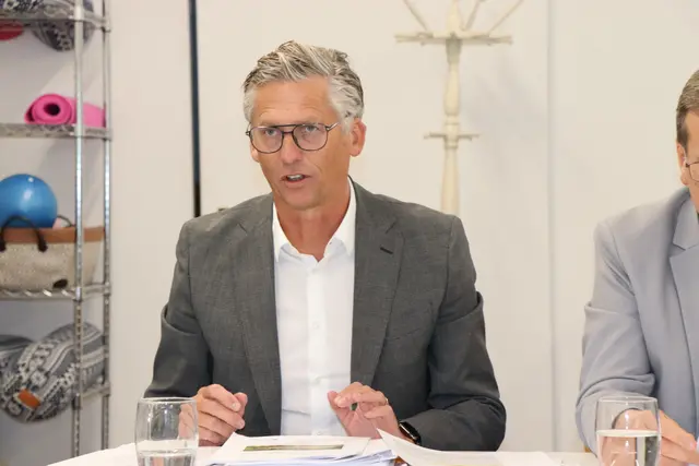 "Es sollte eine Selbstverständlichkeit sein, dass ein Gemeinderat bei Abstimmung über Projekte, die Generationen verschulden, über sämtliche Belange informiert ist. Das ist hier nicht geschehen", stellte Rechtsanwalt Seeger klar. | Foto: Christiane Nimpf