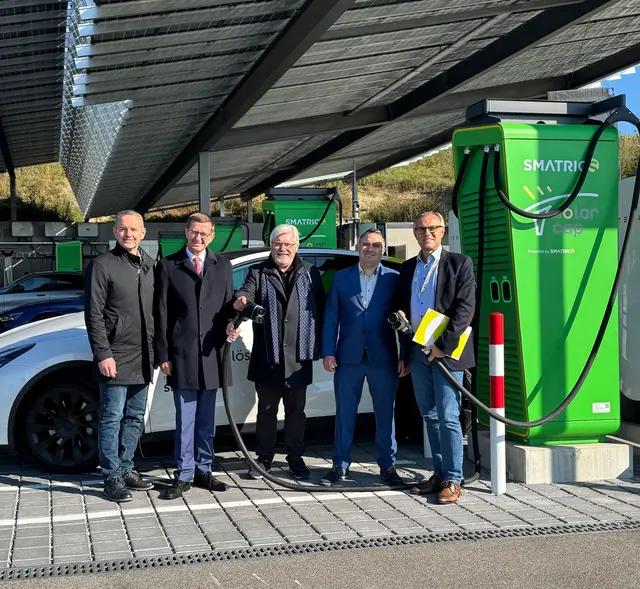 V.l.n.r.: Heinz Oberndorfer, Markus Achleitner, Gerhard Limberger, Peter Limberger und Ronald Lausch bei der feierlichen Eröffnung in Meggenhofen. | Foto: Solarcap