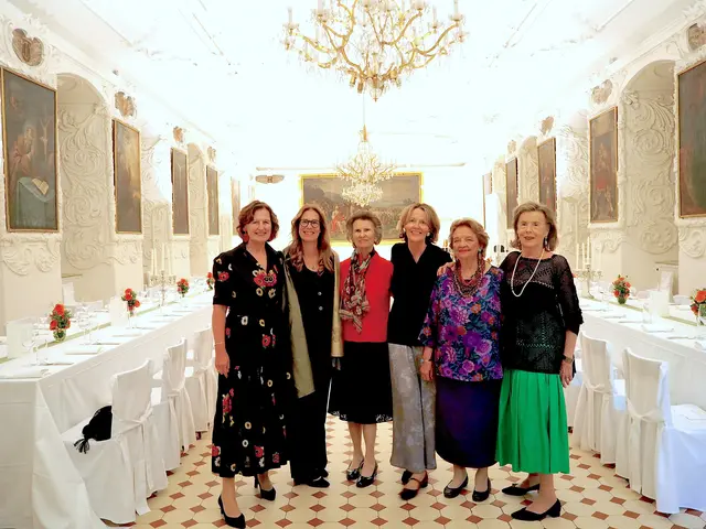 Die SOS-Gemeinschaft lud wieder ins Refektorium des Priesterseminars: Katharina Frizberg, Deirdre List, Gerda Harnoncourt, Michaela Greimer, Elisabeth Holzer, und Erika Herzberg (von links). Nicht am Bild: Friederike Weitzer | Foto: MeinBezirk/Antonia Unterholzer
