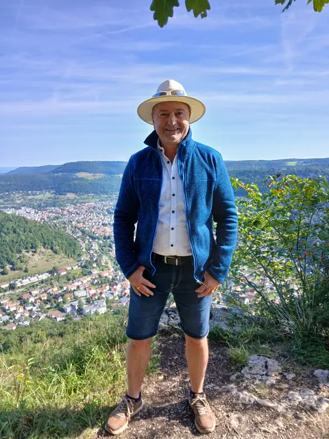 Der Autor lebt seit einigen Jahren in München und hat inzwischen sein drittes Buch veröffentlicht. | Foto: Klaus Michael Oberrainer