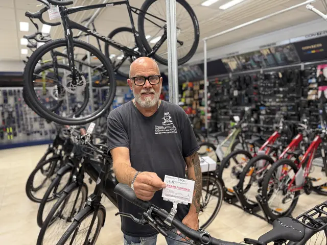 Wirtschaftlich müsse Schwechat mehr Regionalität fördern, findet er: „Es wird zu wenig getan, um lokale Betriebe zu unterstützen." | Foto: Alexander Paulus