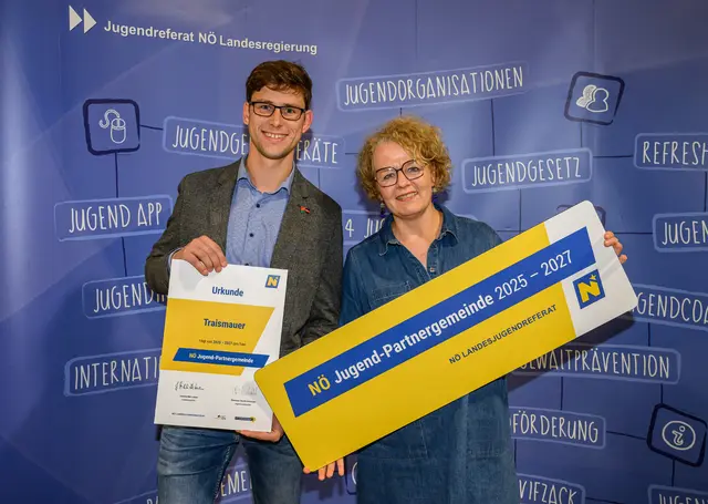 Traismauer: GR David Brandl mit Jugend-Landesrätin Christiane Teschl-Hofmeister | Foto: NLK Burchert