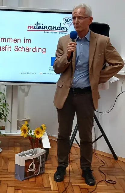 Schärdings AMS-Chef Harald Slaby war beeindruckt von den neuen Räumen und den vielfältigen Möglichkeiten für die Jugendlichen. | Foto: Afit Schärding