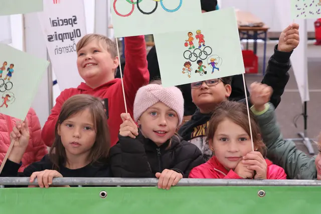 Fans von der Volksschule Wolfau | Foto: Special Olympics Burgenland