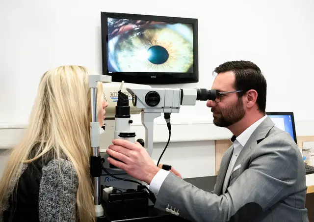 Eine Überprüfung der Sehschärfe sorgt wieder für klare Sicht.  | Foto: Optik Bastel