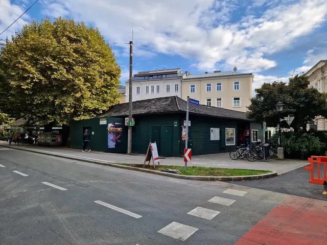 Rund sechs Wochen gesperrt: Die öffentliche WC-Anlage beim Kleinen Grünmarkt wird generalsaniert. Ersatztoiletten stehen bereit. | Foto: Stadt Salzburg/Tobias Neugebauer