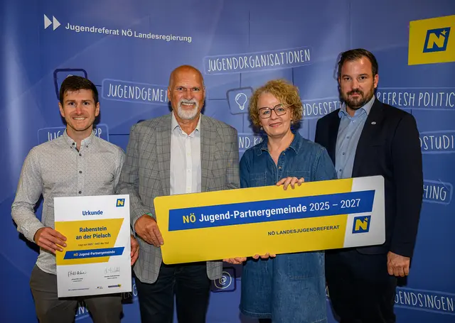 Rabenstein an der Pielach: GR Manuel Grünbichler, BGM Kurt Wittman, Jugend-Landesrätin Christiane Teschl-Hofmeister, GR Patrick Raitzl | Foto: NLK Burchert