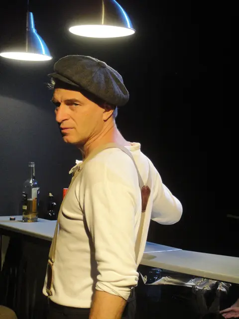 Daniel Doujenis spielt in der poetischen Geschichte.
 | Foto: Neue Bühne Villach