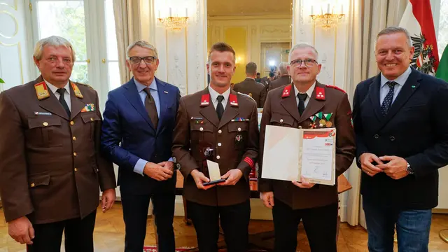 Die KFZ-Technik Fritsch GmbH in St. Michael wurde als "feuerwehrfreundlicher Arbeitgeber" ausgezeichnet.  | Foto: LFV/Christian Karner