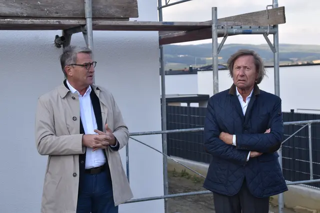 Alfred Kollar und Kurt Maczek bei der Gleichenfeier in Pinkafeld. | Foto: Michael Strini