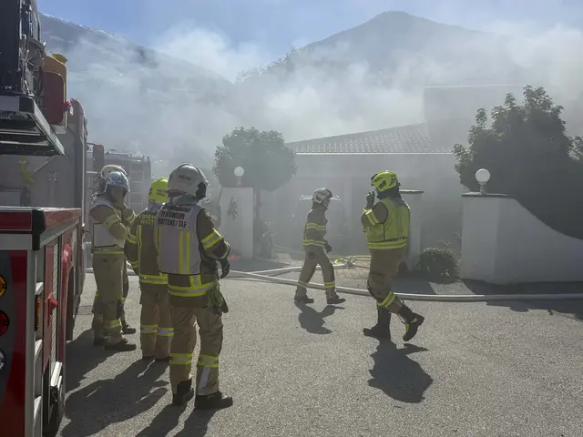 Die Freiwillige Feuerwehren am Einsatzort. | Foto: zeitungsfoto.at