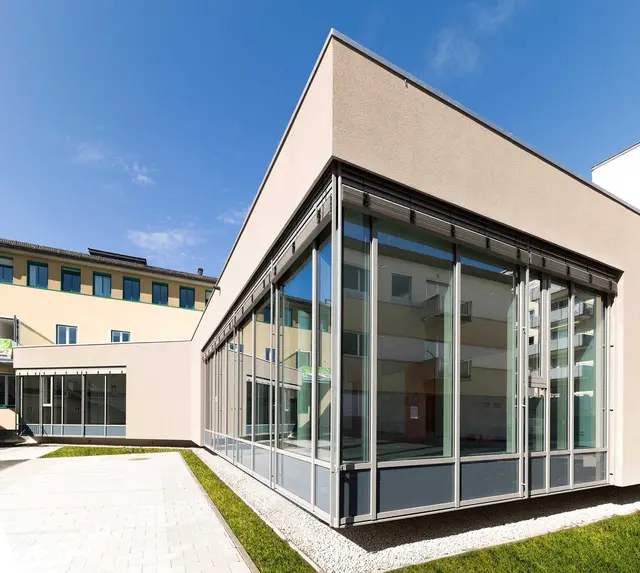 Im September 2025 meldeten Unternehmen 624 sofort verfügbare offene Stellen, was zwar einen Anstieg von 38 Stellen gegenüber August (586) bedeutet, jedoch immer noch 8,2 Prozent weniger als im Vorjahr ist. | Foto: Stephan Huger/Studio Huger