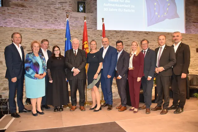 Zahlreiche Ehrengäste: Werner Cerutti, Verena Dunst, Josef Spindler, Mattea Gerdenitsch, Karl-Heinz Lambertz, Anja Haider-Wallner, Hans Peter Doskozil, Christian Illedits, Daniela Winkler, Norbert Darabos, Leonhard Schneemann, Heinrich Dorner | Foto: Michael Strini